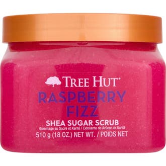 Tree Hut Raspberry Fizz Shea Sugar Scrub 510 g exfolierande sockerskrubb i genomskinlig burk med rosa textur och orange lock
