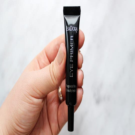 Så får du ögonskuggan att fästa bättre