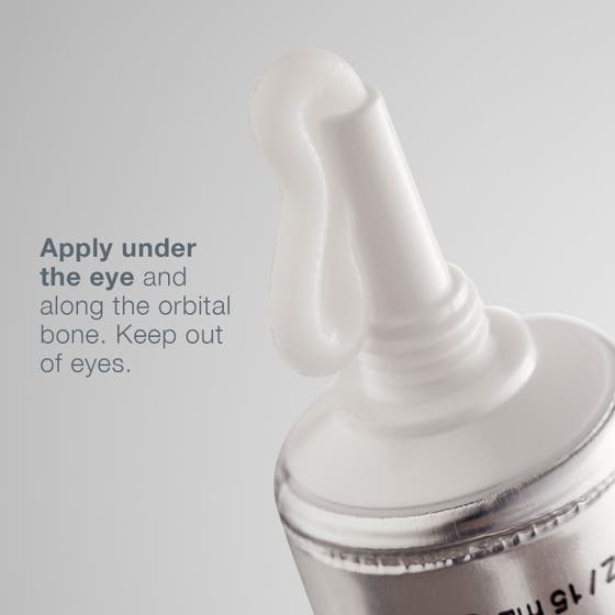Dermalogica AGE Smart Multivitamin Power Firm 15 ml øyekrem påføres fra sølvtubus til fingertupp