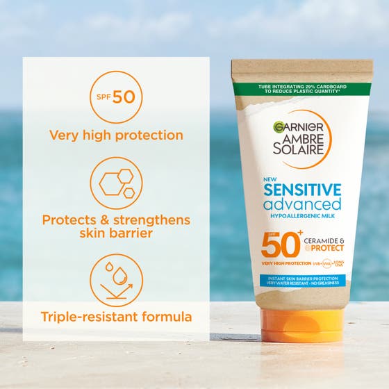 Garnier Sensitive Advanced 175 ml solskydd SPF50 stärker hudbarriären i en papptub framför hav och strand.