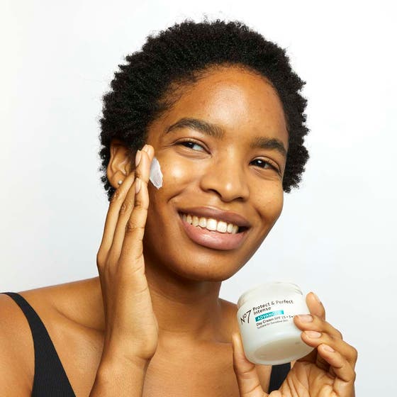 Protect & Perfect Intense Advanced Day Cream SPF15