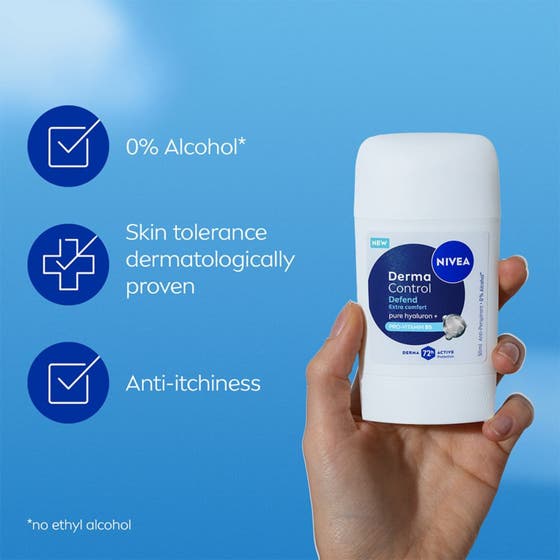 NIVEA Antiperspirant Deo Stick Derma Control Defend 50 ml gir 72h beskyttelse påført av kvinne i armhulen.