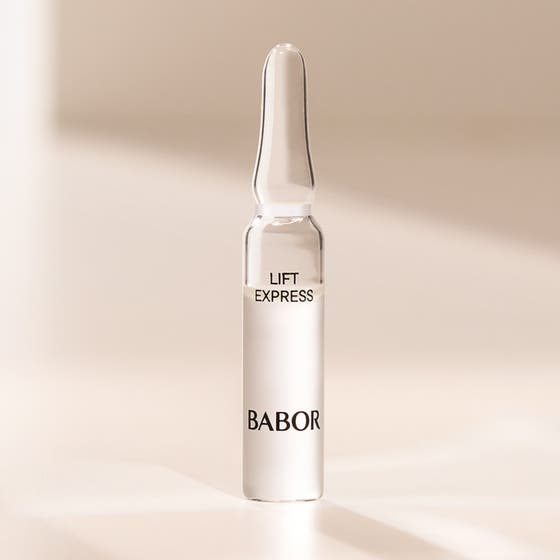 Babor Ampoule Lift Express 14 ml opstrammende serum i en klar glasampul med gennemsigtig væske