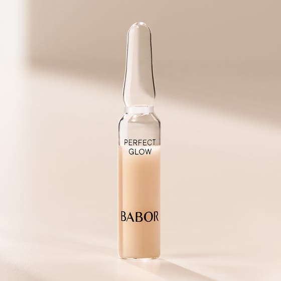 Babor Ampoule Concentrates Perfect Glow 14 ml heleyttävä seerumi kirkkaassa lasiampullissa