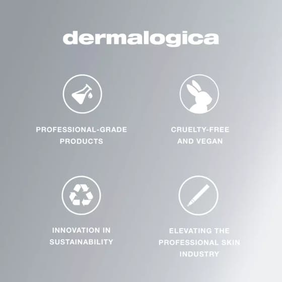 Dermalogica AGE smart Antioxidant Hydramist 150 ml oppstrammende face mist som en moden kvinne sprayer mot ansiktet