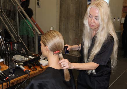 Backstage med Oribe – Nicci Welsh delar hemligheten bakom ditt drömhår