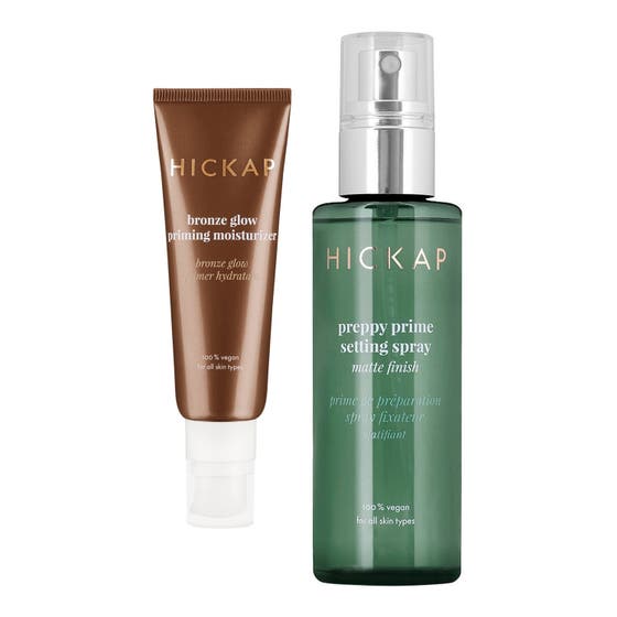 Hickap Bronze Glow Priming Moisturizer och Preppy Prime Setting Spray i brun tub och grön flaska.