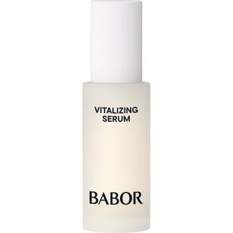 Babor Skinovage Vitalizing Serum 30 ml elvyttävä kasvoseerumi kirkastaa ihoa huurteisessa lasipullossa valkoisella korkilla