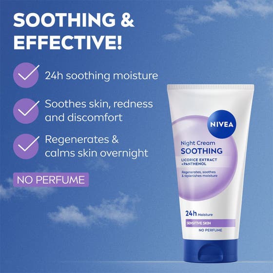Nivea Soothing Night Cream 50 ml parfymfri nattkräm i vit tub som lugnar känslig hy mot en bakgrund av blå himmel.