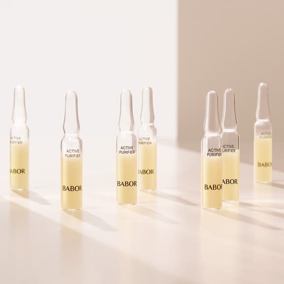 Babor Ampoule Active Purifier 14 ml puhdistava seerumi kirkastaa ihoa, lasisia ampulleja vaalealla taustalla.