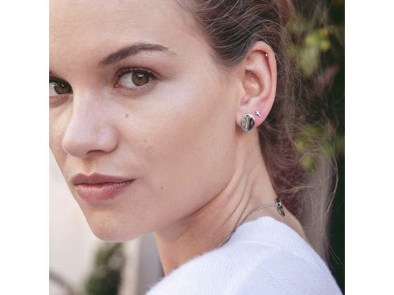 Pebble Mini Studs Gold Ear