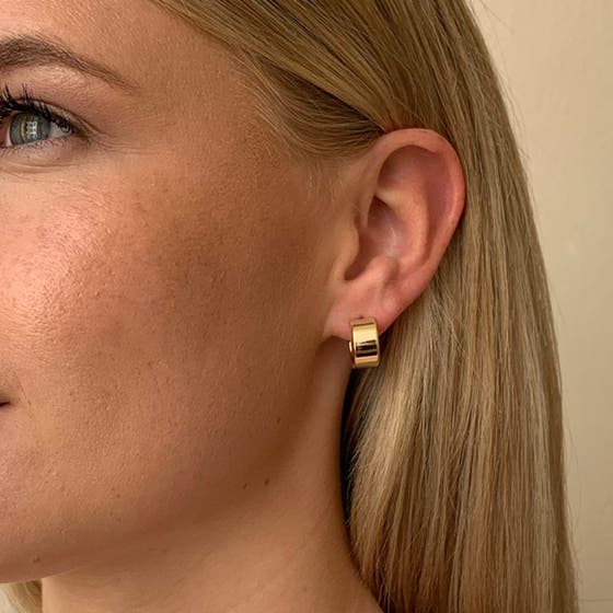 Carrie Small Ring Ear Plain Gold