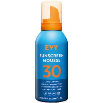 EVY Technology Sunscreen Mousse SPF 30 150ml giver langvarig solbeskyttelse i en blå flaske med orange mundstykke.