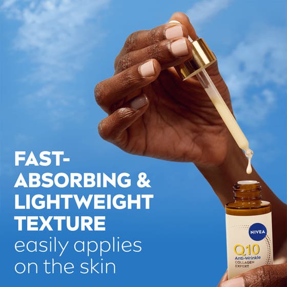 NIVEA Q10 Collagen Expert 3IN1 Repairing Serum 30 ml lätt ansiktsserum som droppas från en pipett mot en klarblå himmel.