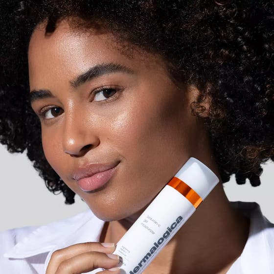Dermalogica BioLumin-C Gel Moisturizer 50 ml lysnende ansiktskrem i hvit pumpeflaske som gir vektløs fukt og glød.