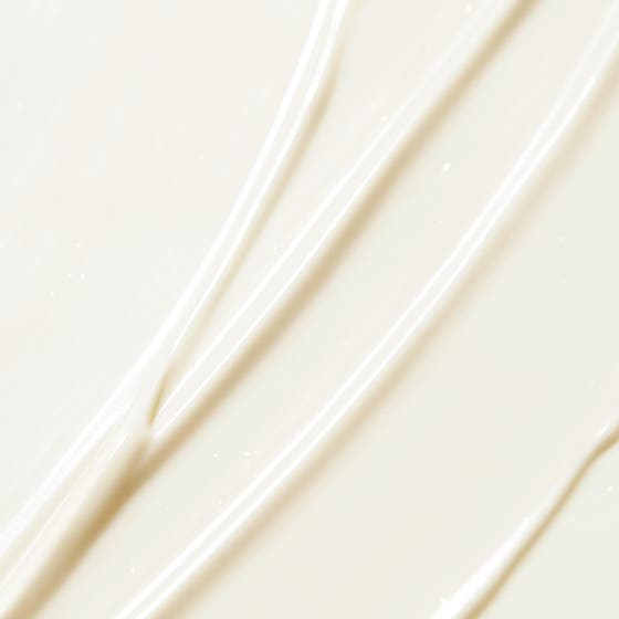 Nuxe Sun Fluid 50 ml solkrem i oransje eske gir SPF 50 og anti-aging beskyttelse som motvirker mørke flekker.