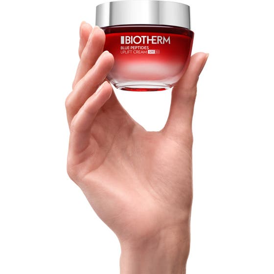 Biotherm Blue Peptides Uplift Cream 50 ml kiinteyttävä päivävoide SPF30 punaisen nauhan päällä taivasta vasten