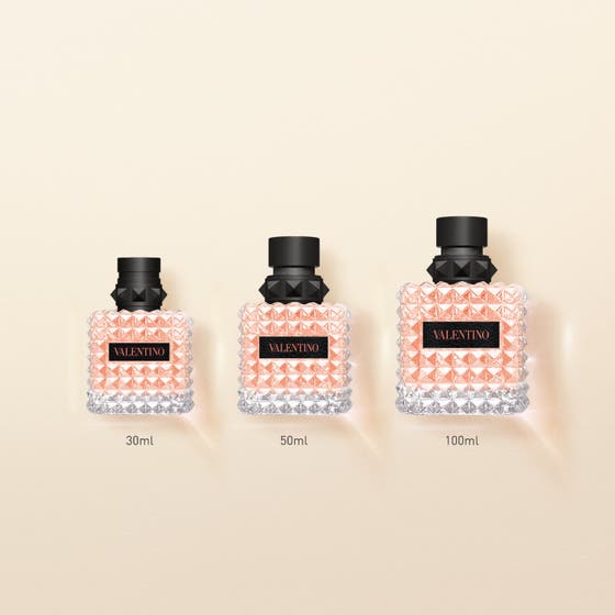 Valentino Born in Roma Donna Coral Fantasy EdP 30 ml naisten tuoksu sarjan pullojen ja tuoksunuottien keskellä