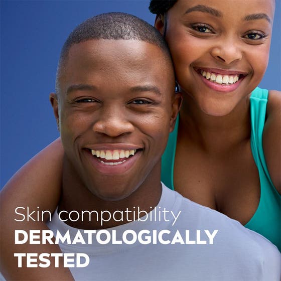 NIVEA Derma Skin Clear Daily UV Fluid 40 ml dagkräm SPF 50+ visar två leende personer och dermatologiskt testad text.