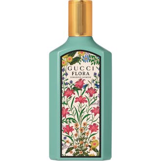 Gucci Flora Gorgeous Jasmine EdP 100 ml är en blommig parfym i turkos glasflaska med guldfärgat lock och blommig etikett