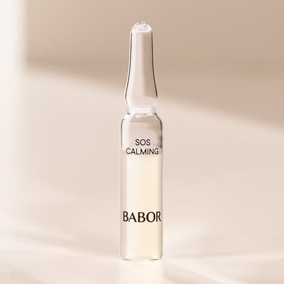 Babor Ampoule SOS Calming 14 ml beroligende ansiktsserum i klar glassampulle som gir lindring til irritert hud