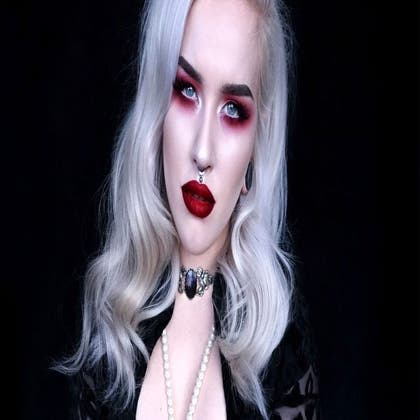 Enkel Halloween-sminkning: Så gör du en klassisk look hemma steg för steg