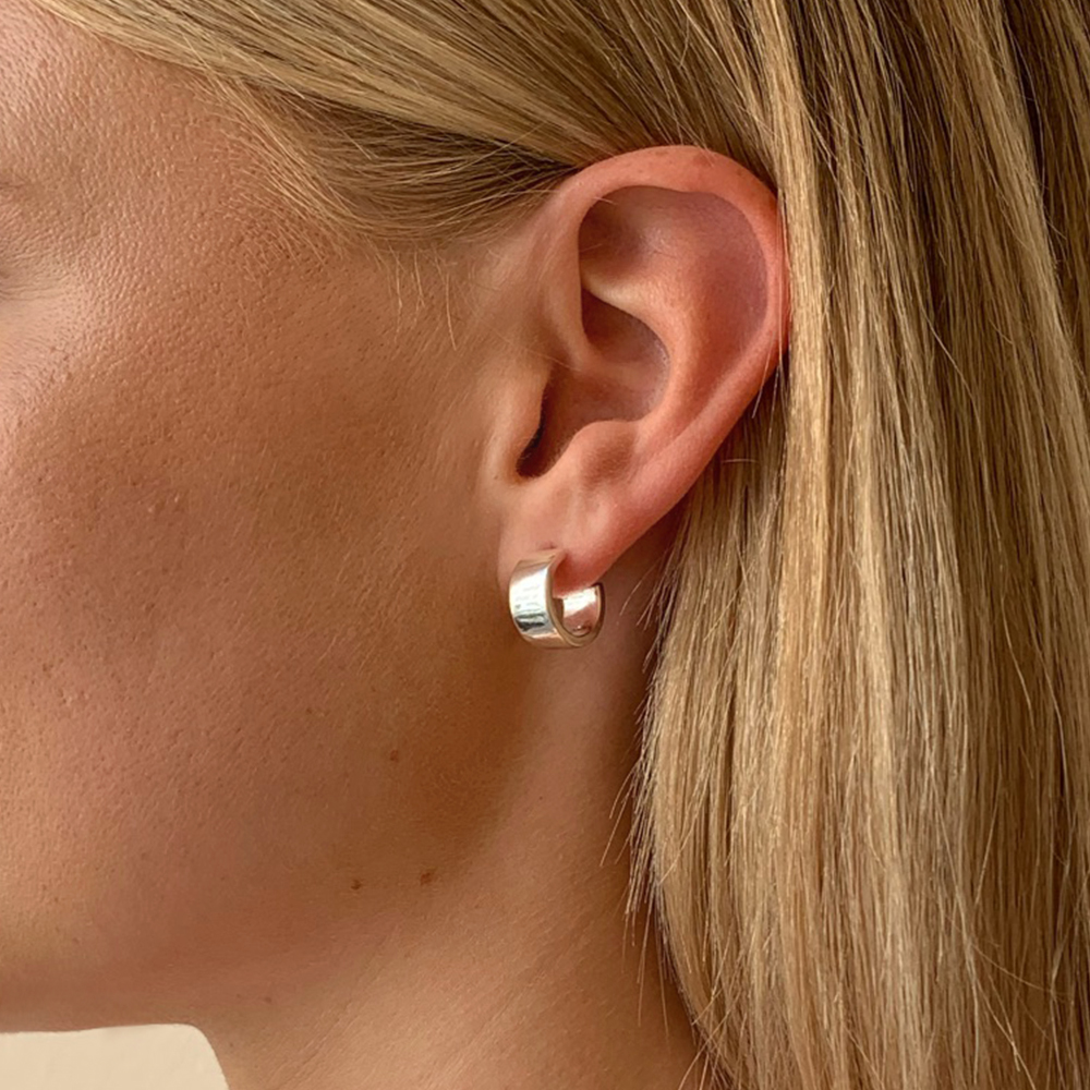 Carrie Small Ring Ear Plain Silver