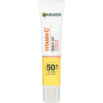 Garnier Vitamin C Daily UV Glow SPF 50+ solkrem som gir glød i en hvit og gul tube med oransje detaljer