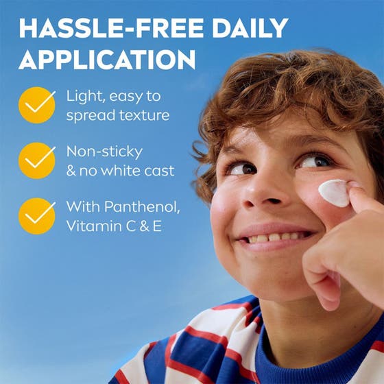 NIVEA Kids Daily UV Protect SPF50+ 100 ml solkräm med Panthenol ger en lätt och kladdfri textur på barnets kind.