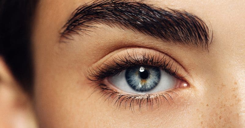 Allt du behöver veta om ögonfransserum