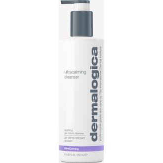 Dermalogica Ultracalming Cleanser 250 ml beroligende ansiktsrens på hvit plastflaske med grått lokk og lilla stripe