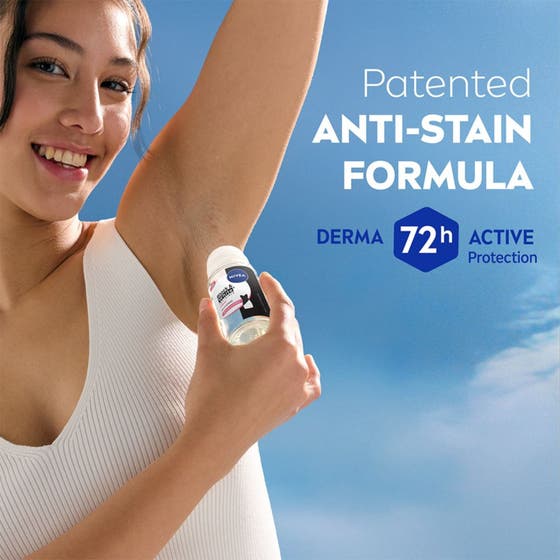 NIVEA Black & White Original 50 ml roll-on deodorant mot svette og flekker ved siden av x5 Anti Formula tekst