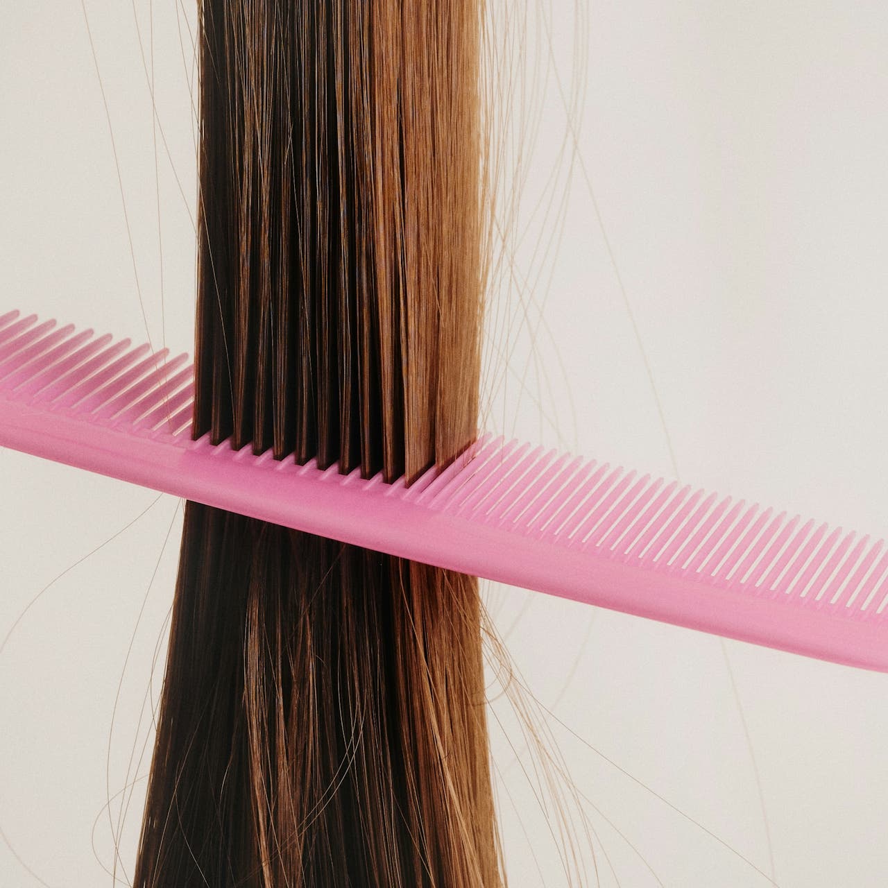 Så räddar du torrt vinterhår – 5 oslagbara tips