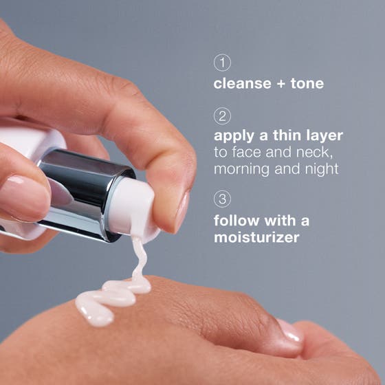 Dermalogica Pro-Collagen Banking Serum 30 ml plumpende serum vist med lilla blomster og fuktighetsgivende bobler.