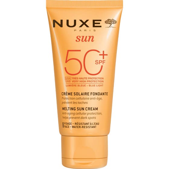 Nuxe Sun Melting Sun Cream SPF 50 ansiktskrem motvirker mørke flekker i en ferskenfarget tube.