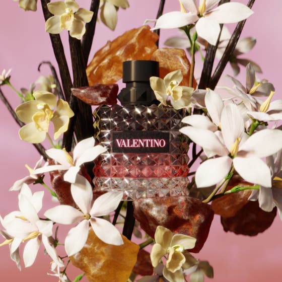 Valentino Born in Roma Donna Intense Eau de Parfum 50 ml dameparfume i nittet glasflakon med sort låg