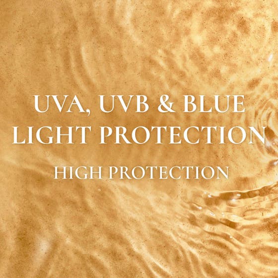 Nuxe Sun-Kissed Fluid SPF 30 40 ml solkrem for ansiktet som gir huden en sunn glød vist på en kvinne