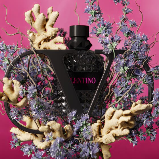 Valentino Born in Roma Uomo Extradose Parfum 100 ml herreduft omringet av ingefær og lilla blomster