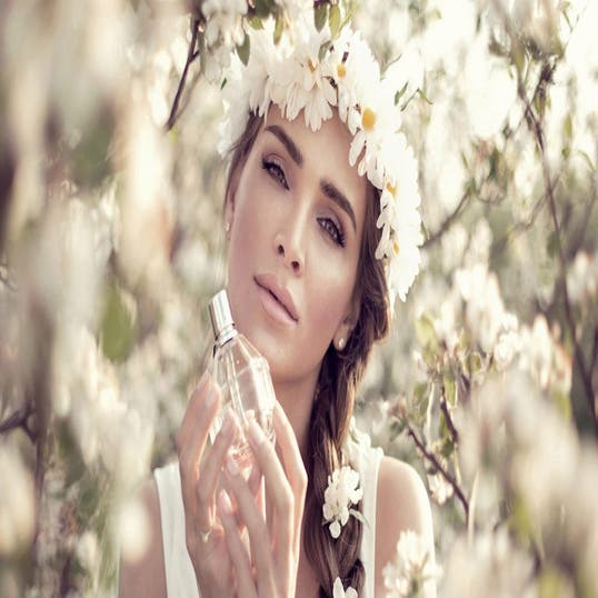 7 blommiga parfymer till midsommar