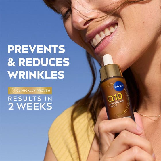 NIVEA Q10 Anti-Wrinkle Expert Dual Action 30 ml serum mot rynker i brun glassflaske med teksten Prevents & Reduces Wrinkles