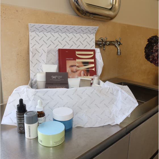 Curated by: Glowaddictions & Boken Din Hud