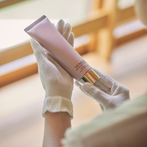 Cellular Performance Intensive Hand Treatment