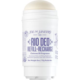 Sol de Janeiro Rio Deo Refill-Recharge 57 g alumiiniton ja rauhoittava deodoranttitäyttöpakkaus valkoisessa hylsyssä.