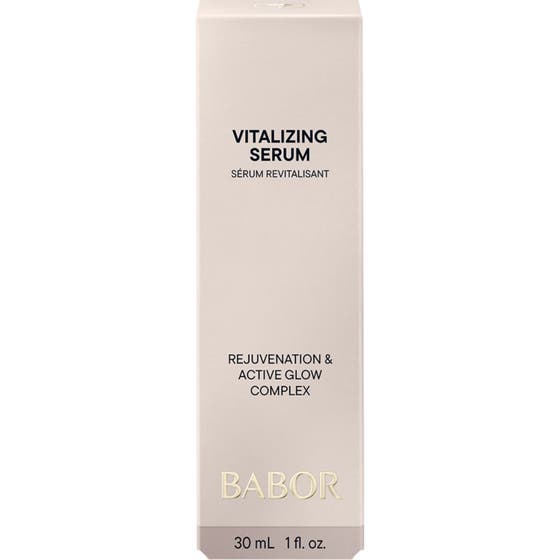 Babor Vitalizing Serum 30 ml vitaliserende serum for trøtt hud i hvit eske med gullfarget etikett.