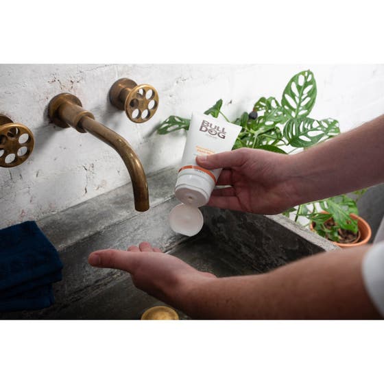 Morgonfrisk - Energigivande Rutin med SPF för Män som Vill Skydda och Fräscha Upp