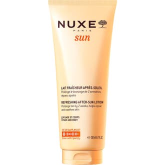 Nuxe Sun Refreshing After-Sun Lotion 200 ml kosteuttava after sun -voide persikanvärisessä tuubissa.