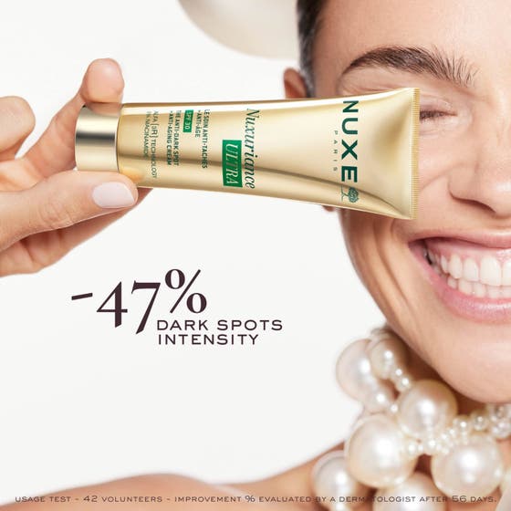 Nuxe Nuxuriance Ultra The Anti Dark Spot Cream 50 ml dagkrem med SPF30 og niacinamid i gulltube med hvit krem bak.