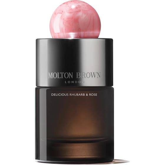 Molton Brown Delicious Rhubarb & Rose Eau de Parfum 100 ml i mørk glasflaske med lyserød marmoreret kugle på låget