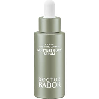 Doctor Babor Cleanformance Moisture Glow Serum fugtgivende ansigtsserum i hvid flaske med grøn metalkrave og pipette