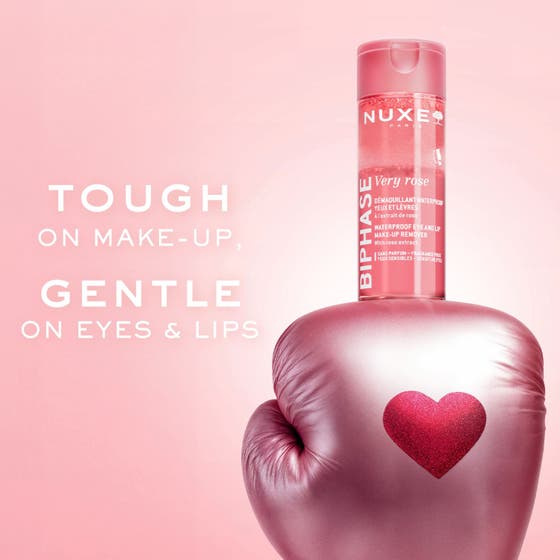 Nuxe Very Rose Biphase Makeup Remover 100 ml fjerner skånsomt øyesminke med en bomullspad